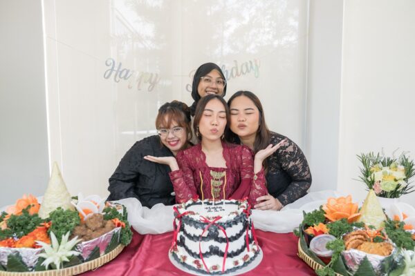 ria_21st_birthday_gardens_by_the_bay_pod_hotel7