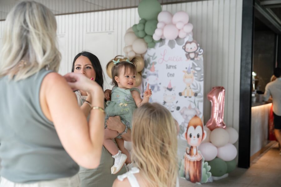lucia-1st-birthday-jimmy-monkeys16